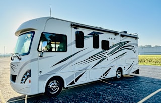 2018 Thor A.C.E. Class A | Sleeps 8 | 28Ft Long