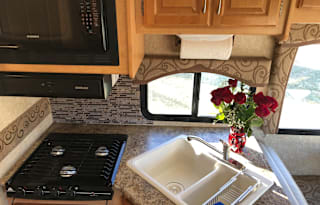 Four Winds RV Chateau 28AT Bunk