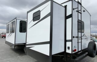 1 Night Free 2022 Alta King Bed