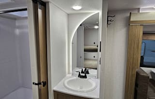 2025 Forest River 26ICE (ICE2) $135/nt sleeps 8-10