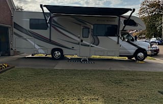 2020 Thor Four Winds 28Z with amenities of home.