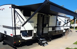 2022 Keystone Hideout Sleeps 10