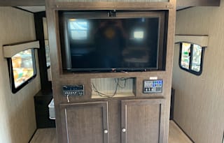 2018 Cruiser Shadow Cruiser 282BHS