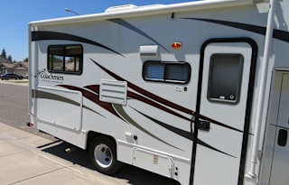 2011 Coachmen RV Freelander 21QB  Chevy 3500