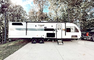BRAND NEW!! 2024 Wildwood 28VBXL fit for a KING!!