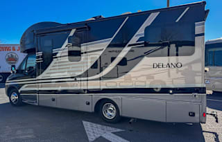 DELANO - Luxury Mini Coach for 2-4