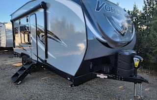 SPECTACULAR off grid affordable toyhauler