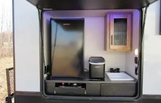 Fully Loaded Dual Bathroom 2022 Arctic Wolf BH321