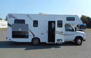 2017 Thor Motor Coach Majestic 23a