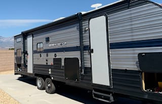 New RV. Sleeps 9! Unlimited Miles! Generator.