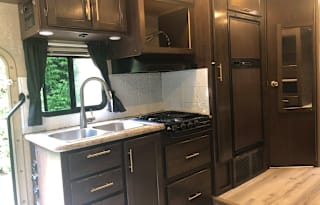 2017 Thor Chateau- Perfect for Adventure Seekers!