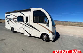 2020 Class A Axis 26FT Luxurious & Drives Easy!