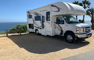 Angie and Eddie's THOR 4 WINDS Class C