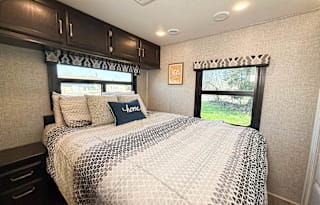 Entegra Odyssey 31F: The Ultimate Luxury Motorhome