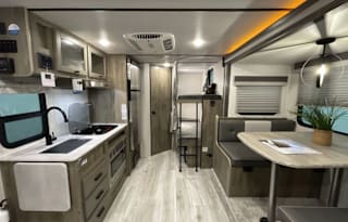 Fully Stocked 2022 Surveyor Legend 19BHLE