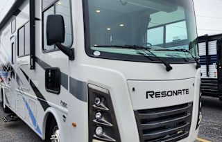 2024 Thor Resonate 32B- bunk unit