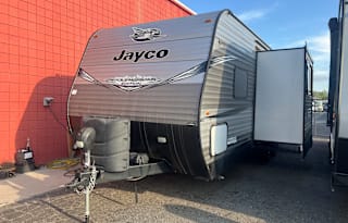 2021 Jayco - Sleeps 8