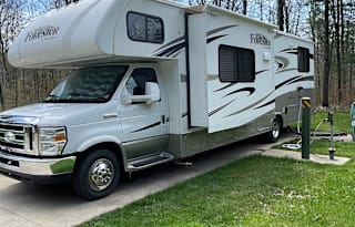 Great family camper with bunkhouse