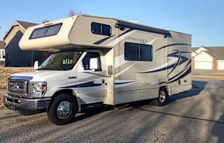 2015 Coachmen RV Leprechaun 220QB Ford 350