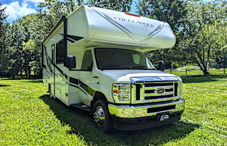 Coachmen Freelander | Modern and Well-Equipped RV