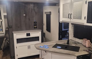 Adventurous 2023 Keystone Hideout: Sleeps 8