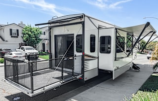 2023 - Durango Gold 5th Wheel w/Patio and Loft