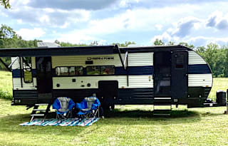 Reed’s Hassle Free Camper Rental-Delivery & Setup!