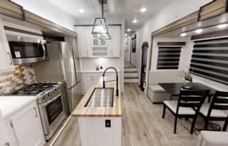 2-Bedroom Camper with Loft Spacious Fully Equipped