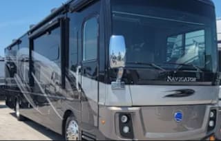 Family Fun Coach-MN-Bring Fido -2Bath! - 2019