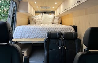 Adventure Van | 4x4 Sprinter – Off-Grid Ready!
