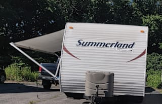 Well maintained and beautiful 2013 Keystone RV Summerland by Springdale 1790QB