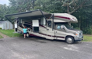 Fini’s Cozy Camper Rental