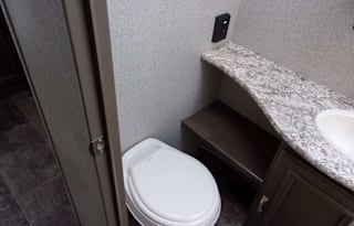 2018 Family-Friendly Bunkhouse Camper Rental
