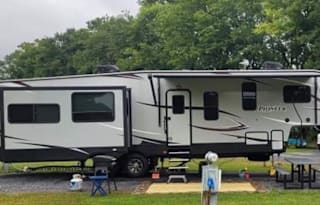 2019 Heartland Pioneer PL355 (Bunkhouse!)