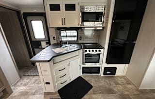 2 BEDROOMS!! 2 Queen Beds!! 2024 Palomino Puma
