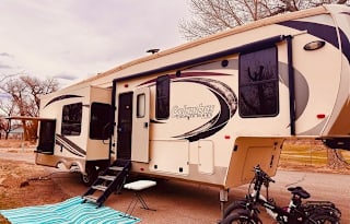 Adventure Seekers Luxury 5th wheel-Delivery only