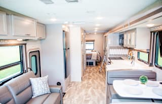 Luxury 2022 Thor Motor Coach Windsport 34J
