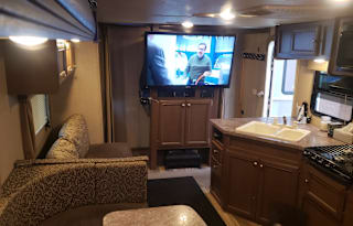 2018 Dual Toy Hauler w/ 2 kitchen & BasketBall ,sleeps 6