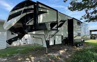 2020 Dutchmen Triton3915 Toy Hauler