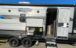 Beautiful NEW Camper * Sleeps 7 * Indoor Fireplace