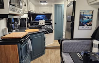 Cute Cozy Camper!