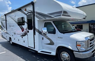 Leticia's Jayco Greyhawk 29MV