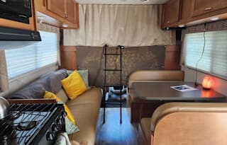 2017 Winnebago Minnie Winnie 25B