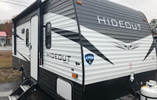 2021 Keystone Hideout 21ft with slider