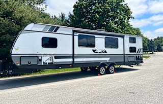 Ultimate Retreat on Wheels - Sleeps up to 10