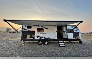 Fully loaded 2022 shadow cruiser w/ double bunks