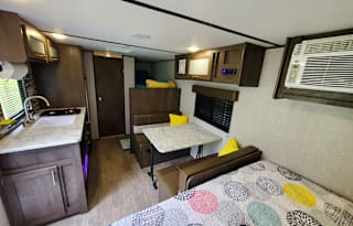 2021"THE LITTLE MRS" Bunks/4"Topper/Fully Stocked
