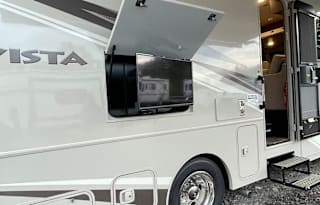 2022 Winnebago Vista 27P
