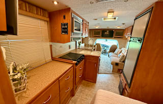 Itasca Cambria 29H RV