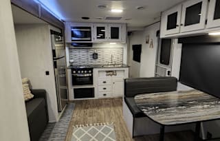 2022 Heartland Trail Runner 261 BHS Sleeps 6/Pet Friendly
